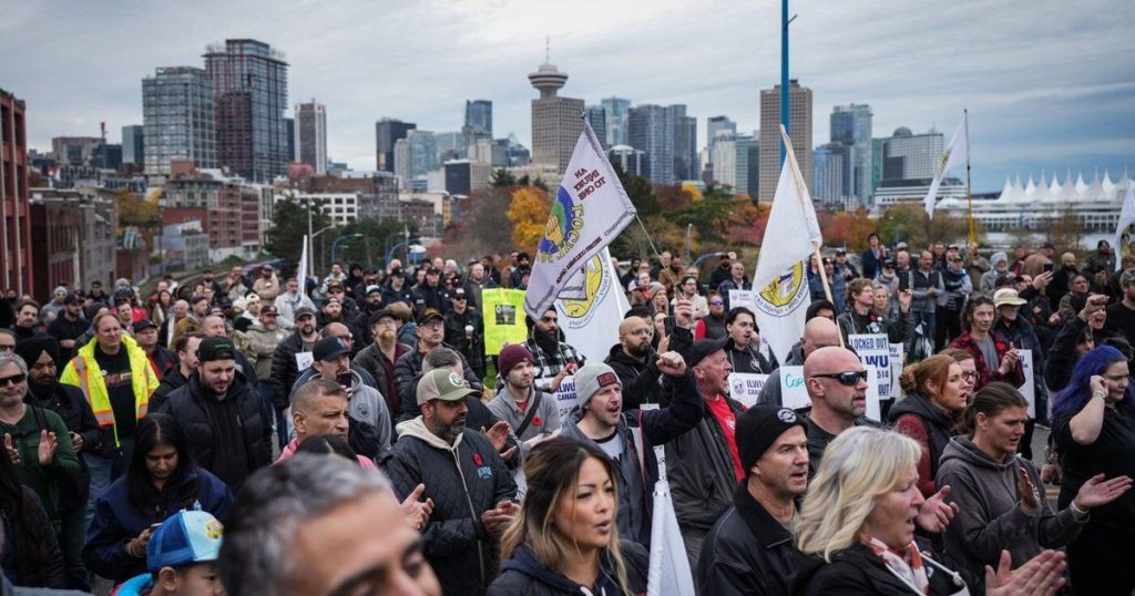 B.C. port supervisors union and employers ratify four-year deal
