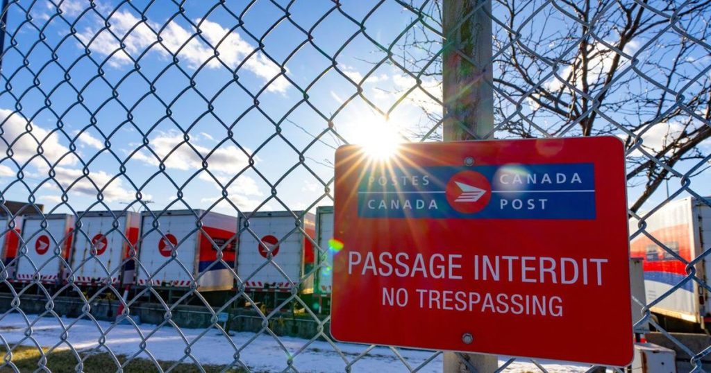 Few Canadians support Canada Post privatization, but open to sweeping changes: survey