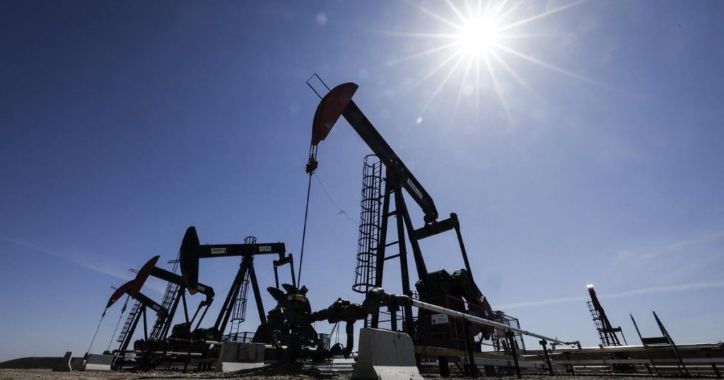 Canadian bank fossil fuel funding rose in 2024 despite record heat: report