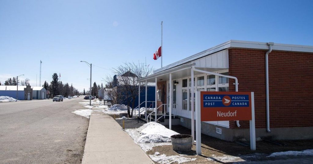 Canada Post reaches deal with second-largest union, negotiations continue with CUPW