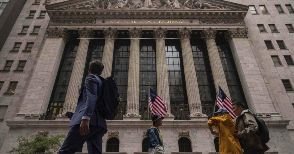 S&P/TSX composite ends lower, U.S. stock markets mixed