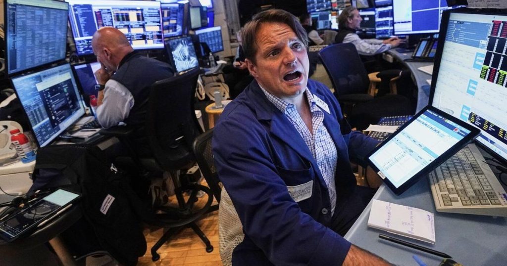 S&P/TSX composite finishes higher on Monday, U.S. markets also rise