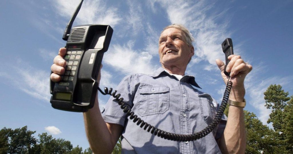 From bulky car phones to pocket computers, cellphones mark 40 years in Canada