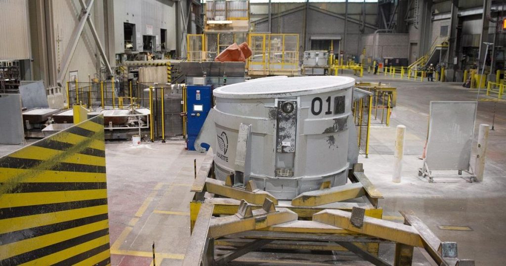 Major Quebec aluminum smelter announces .5B investment with new electricity deal