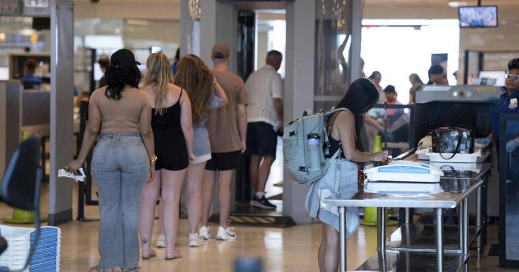 Canada to ‘align’ with U.S. airport screening rules as TSA drops shoes-off policy