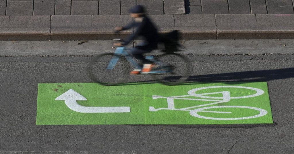 Nova Scotia premier threatens to overrule Halifax city council on downtown bike lane