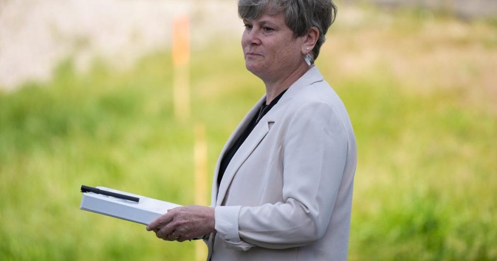 B.C. health minister apologizes to family of 10-year-old girl with rare disease