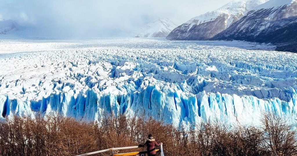 Experts advise packing lightly on cash when travelling