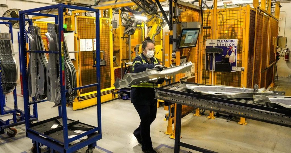 In the news today: Auto industry braces for tariffs, Ottawa to recognize Palestine