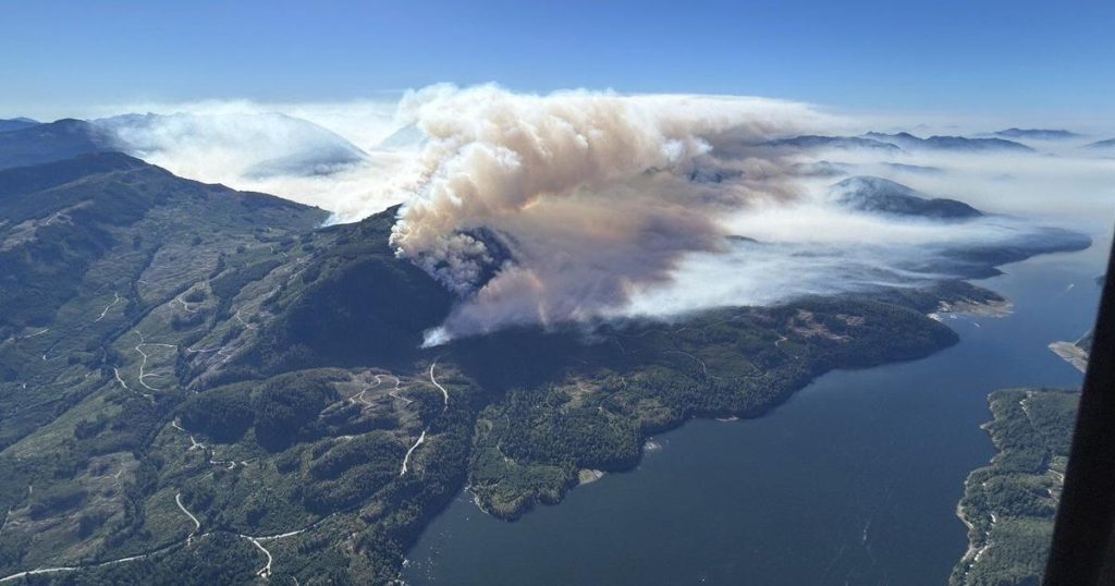 Those in Bamfield, B.C., support each other as wildfire cuts power, main road access