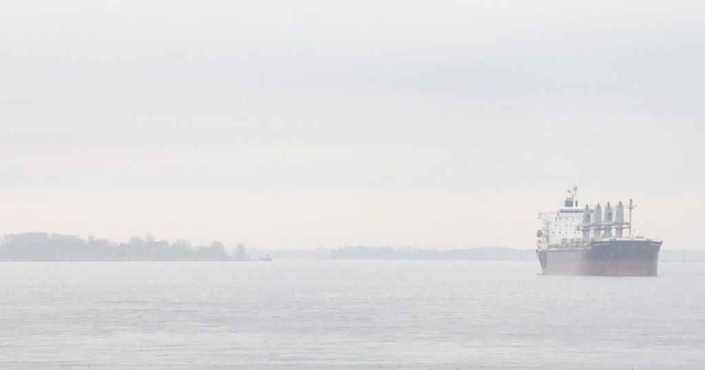 Operation begins to free ship run aground in St. Lawrence River near Montreal