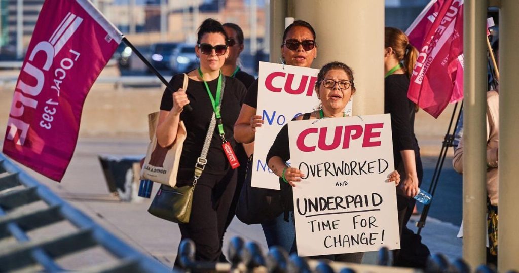 Ottawa imposes binding arbitration, forcing Air Canada flight attendants back to work