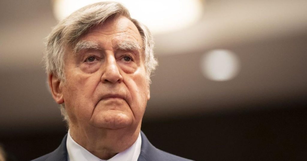 Lucien Bouchard urges Parti Québécois leader to reconsider promise to hold referendum