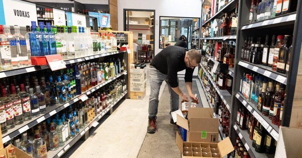 Tariffs: Quebec will donate rather than destroy expiring U.S. alcohol, minister says