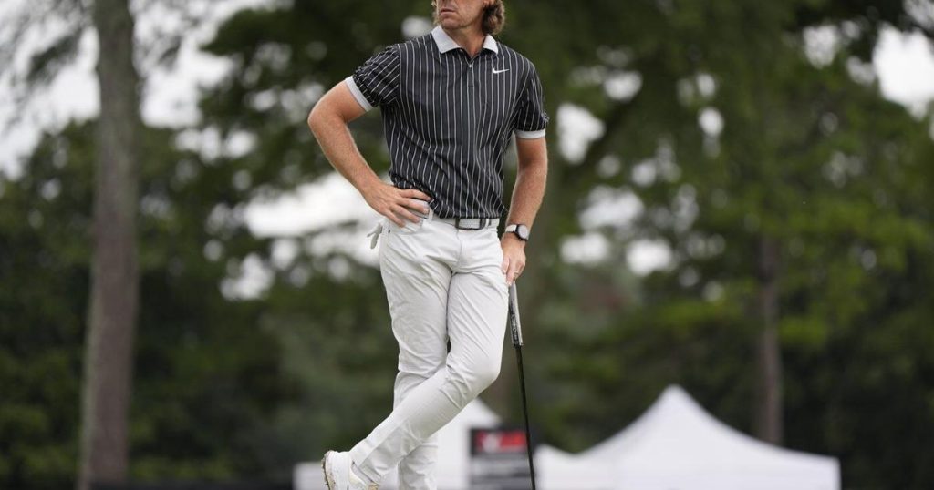 Fleetwood and Henley share Tour Championship lead in a tight race for a M prize