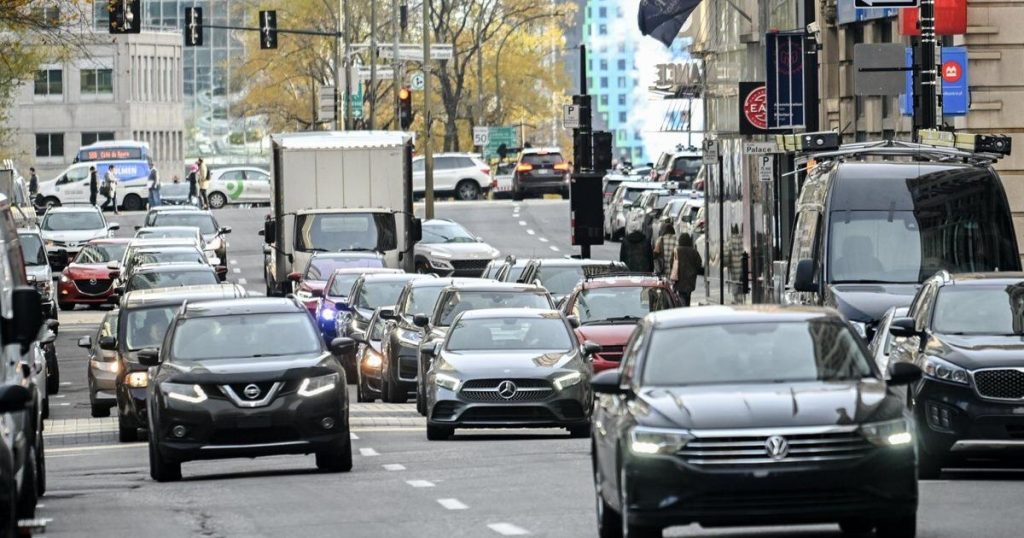 More Canadians commuting as remote work declines, hybrid workers on site more often