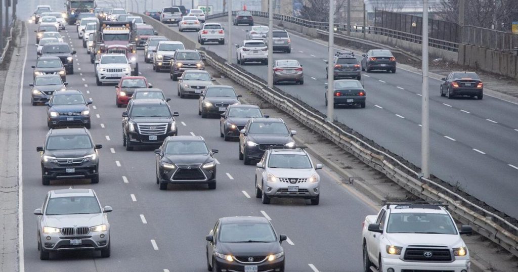 Toronto traffic, transit congestion likely to worsen with in-office mandates: experts