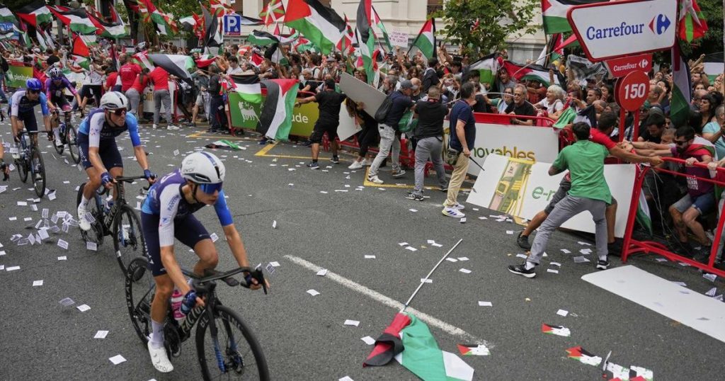 Anti-Israel protests turn the Spanish Vuelta cycling race into a diplomatic battleground