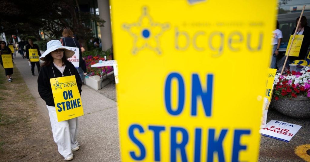 ‘Keen to get back to the table,’ minister says of B.C. government workers job action