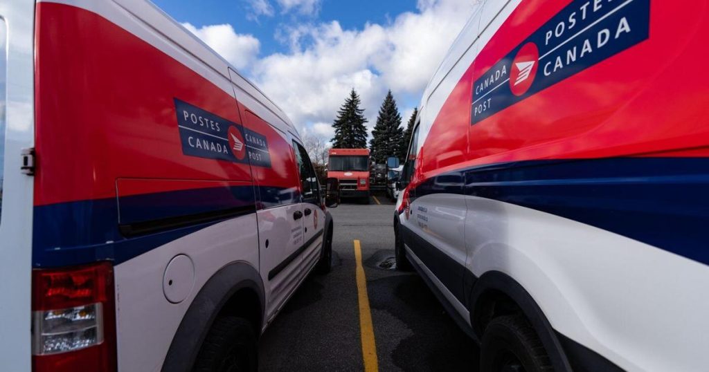 Canada Post union to lift overtime ban, stop delivering flyers