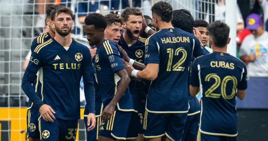 Muller scores hat trick, Whitecaps clinch playoffs with 7-0 rout of Union