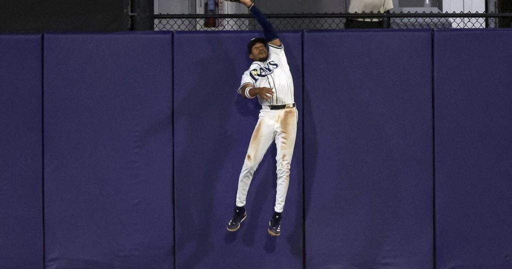 Chandler Simpson robs a homer and drives in go-ahead run as Rays beat Blue Jays 2-1