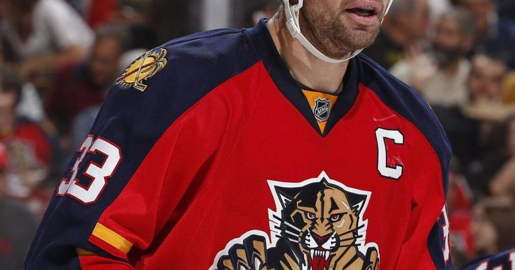 Woman alleges former Canuck Willie Mitchell sexually assaulted her in 2022