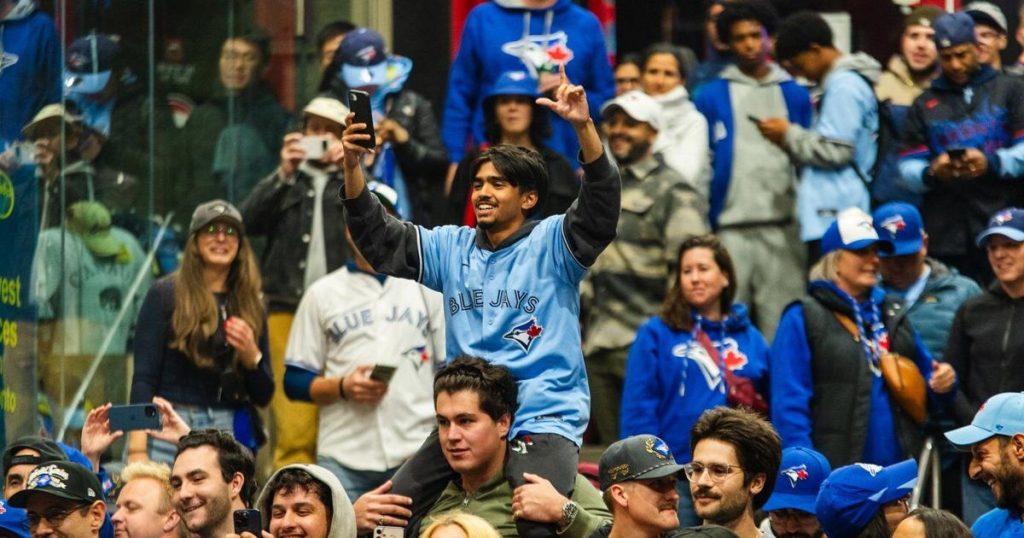 ‘Ecstatic’: Older fans remember Blue Jays’ World Series championships in 1992-93