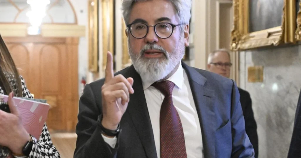 Quebec Liberal leader calls for external investigation into report on cash for votes