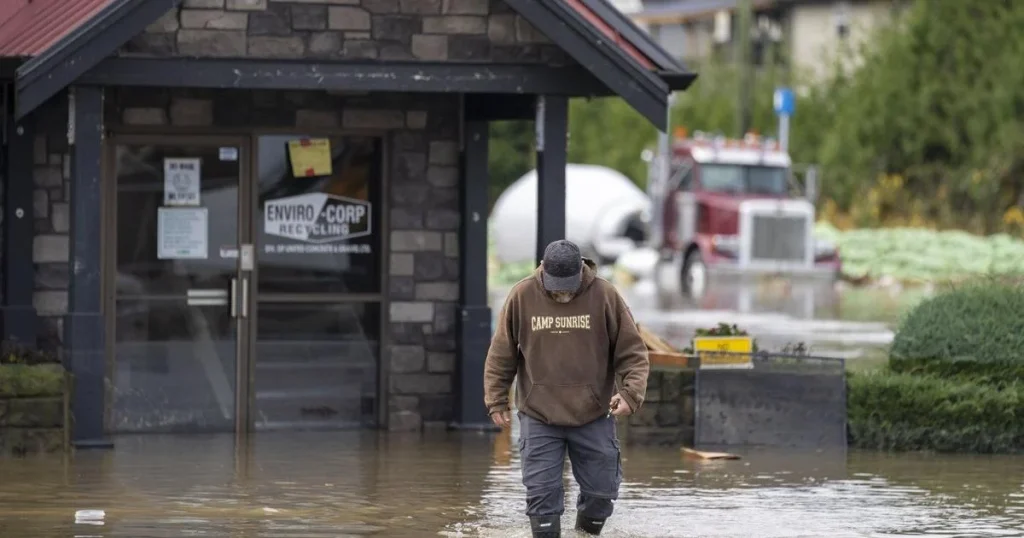 Familiar fate for Abbotsford as floodwaters gush over U.S. border into B.C. again