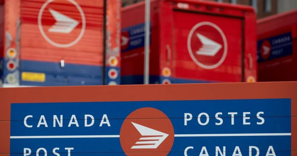 Kids mailing letters to Santa will get a response after brief pause: Canada Post