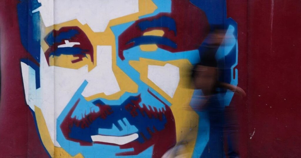 Protesters in Canada hold different opinions of Nicolás Maduro