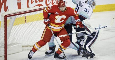 Grubauer finding his groove as Kraken keep rolling
