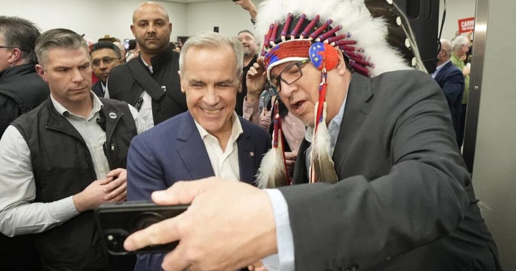 Federal, provincial leaders visit First Nation in Manitoba hit by power outage