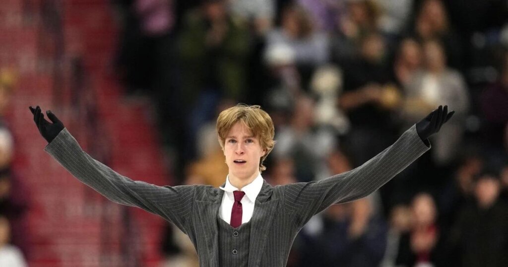 Stephen Gogolev leads after short program at Canadian figure skating championships