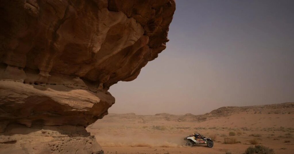 Dakar Rally moves through sweeping desert landscapes, in photos