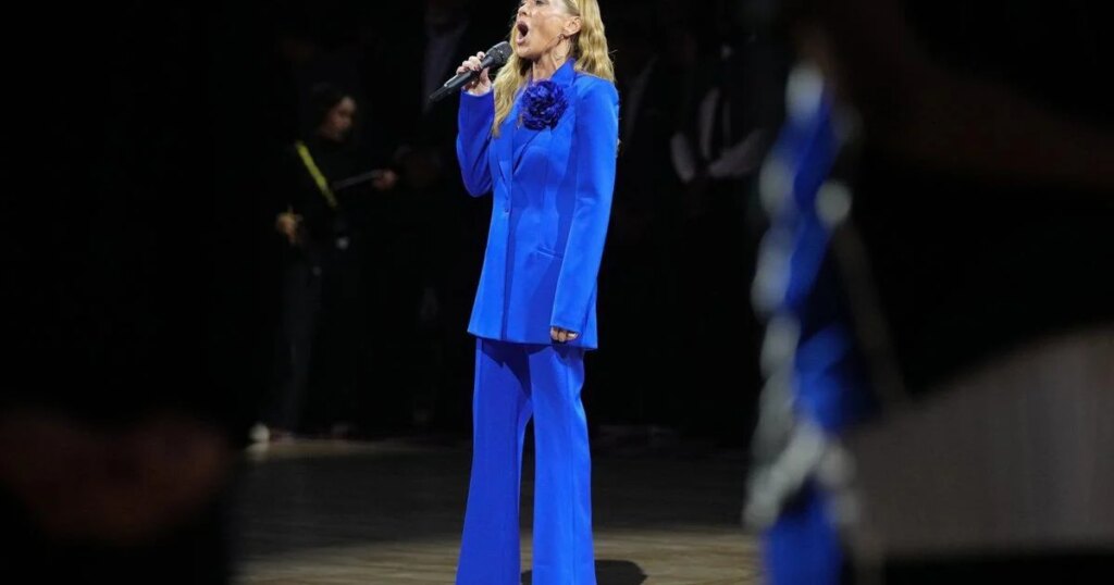 Heckler yells ‘leave Greenland alone!’ during US national anthem at NBA game in London