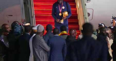 Senegal President greets team as triumphant players receive heroes welcome in Dakar Senegal President greets team as triumphant players receive heroes welcome in Dakar