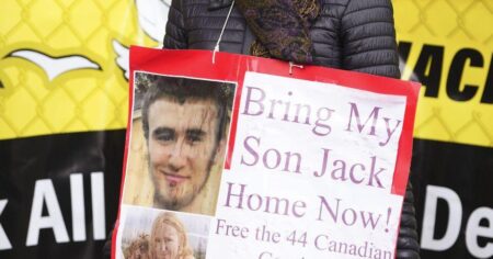 Parents of Canadian held in Syria urge Ottawa to act as prisoners are sent to Iraq