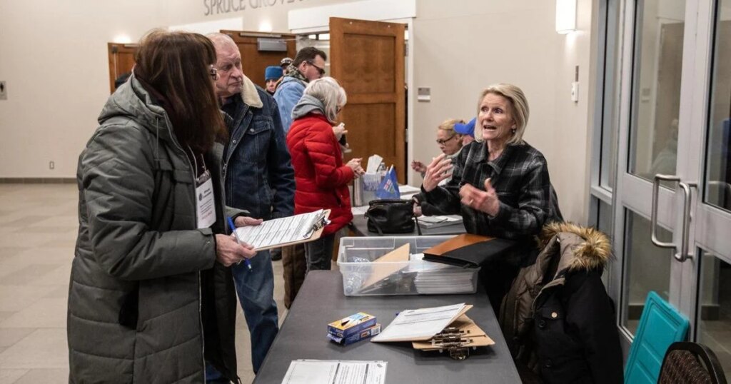 Hundreds line up near Edmonton to sign petition calling for vote on separation