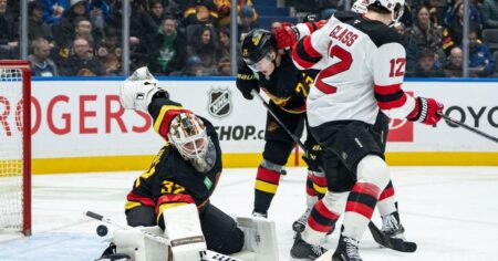Glass scores twice as New Jersey Devils capture 5-4 victory over Vancouver Canucks Glass scores twice as New Jersey Devils capture 5-4 victory over Vancouver Canucks