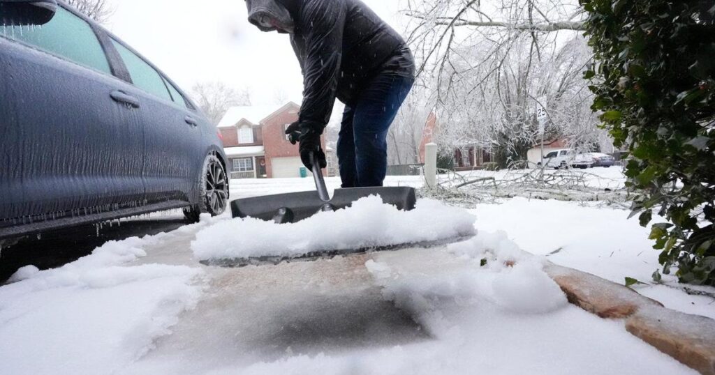 Mavericks’ flights grounded by winter storm as NBA postpones games in Memphis and Milwaukee
