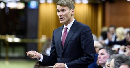 Robertson calls on provinces to boost funding for transitional housing Robertson calls on provinces to boost funding for transitional housing