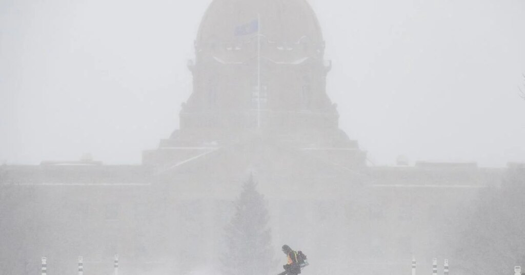 Protest campaign planned as Alberta government workers return to office: union