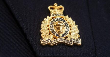 B.C. school trustee ‘terrified’ after police ordered her out of vehicle at gunpoint B.C. school trustee ‘terrified’ after police ordered her out of vehicle at gunpoint
