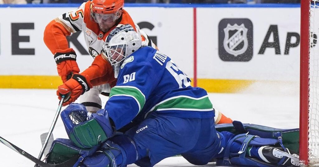 Canucks top Ducks 2-0 thanks to late goals from O’Connor, Blueger