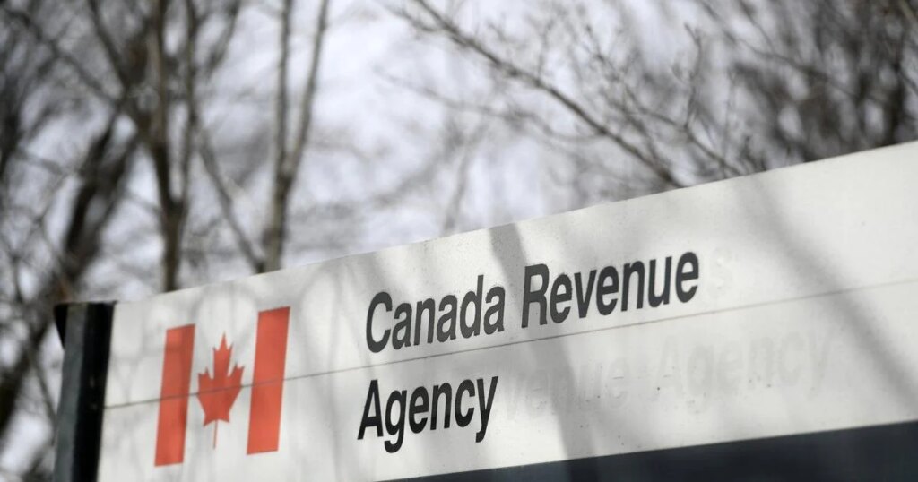 Canadians sitting on  billion in uncashed federal cheques: documents