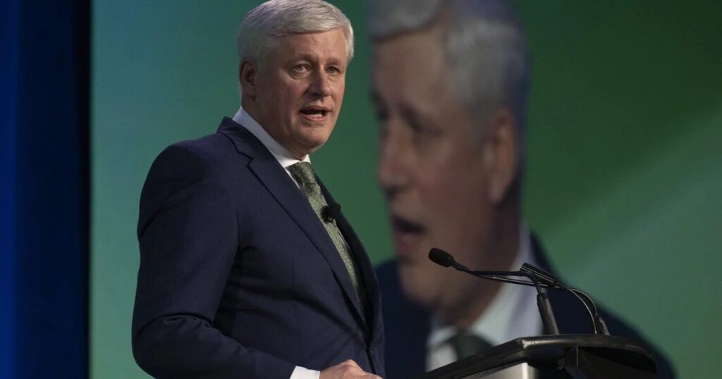 Harper calls for national unity, independence at portrait unveiling