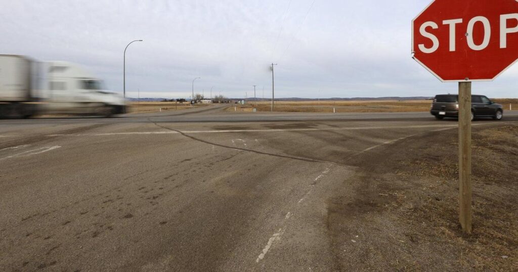 Alberta government to review intersection where 3 junior hockey players died in crash
