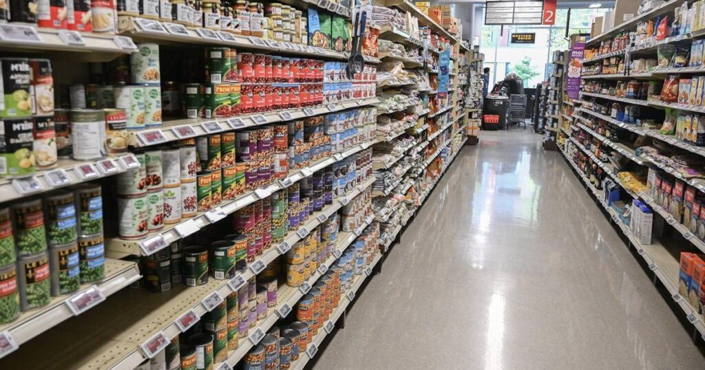 Activists claims responsibility for Robin Hood-inspired grocery robbery in Montreal